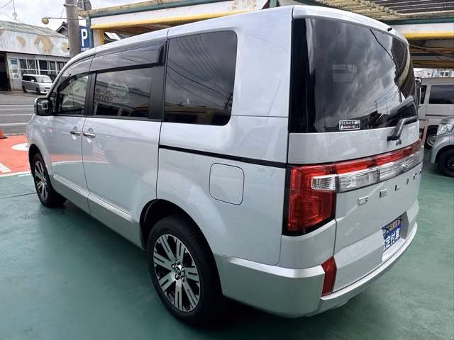 MITSUBISHI DELICA D:5