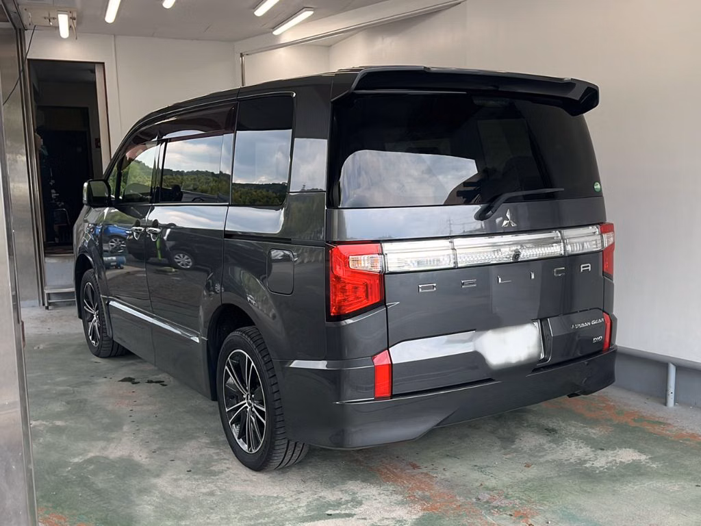 MITSUBISHI DELICA D:5