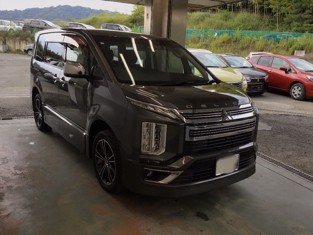MITSUBISHI DELICA D:5