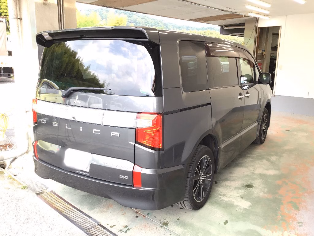 MITSUBISHI DELICA D:5