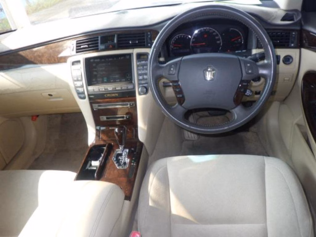 TOYOTA CROWN