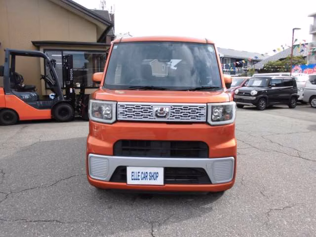 DAIHATSU WAKE