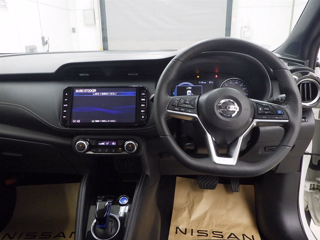 NISSAN KICKS
