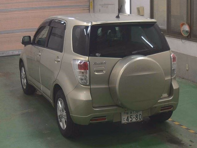 TOYOTA RUSH