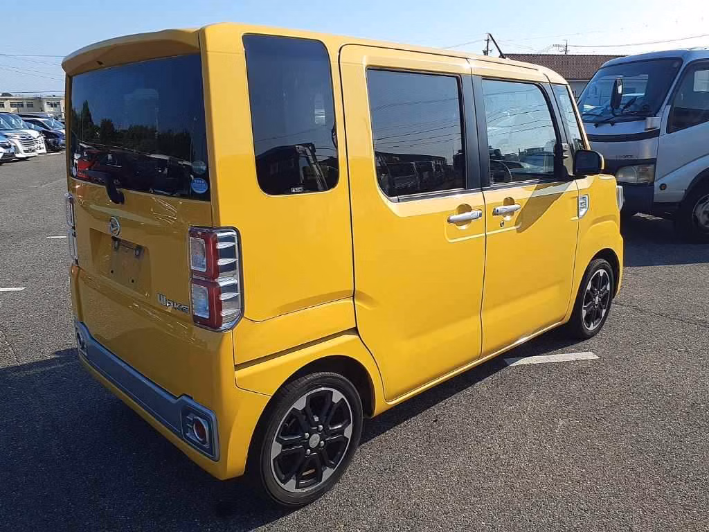DAIHATSU WAKE