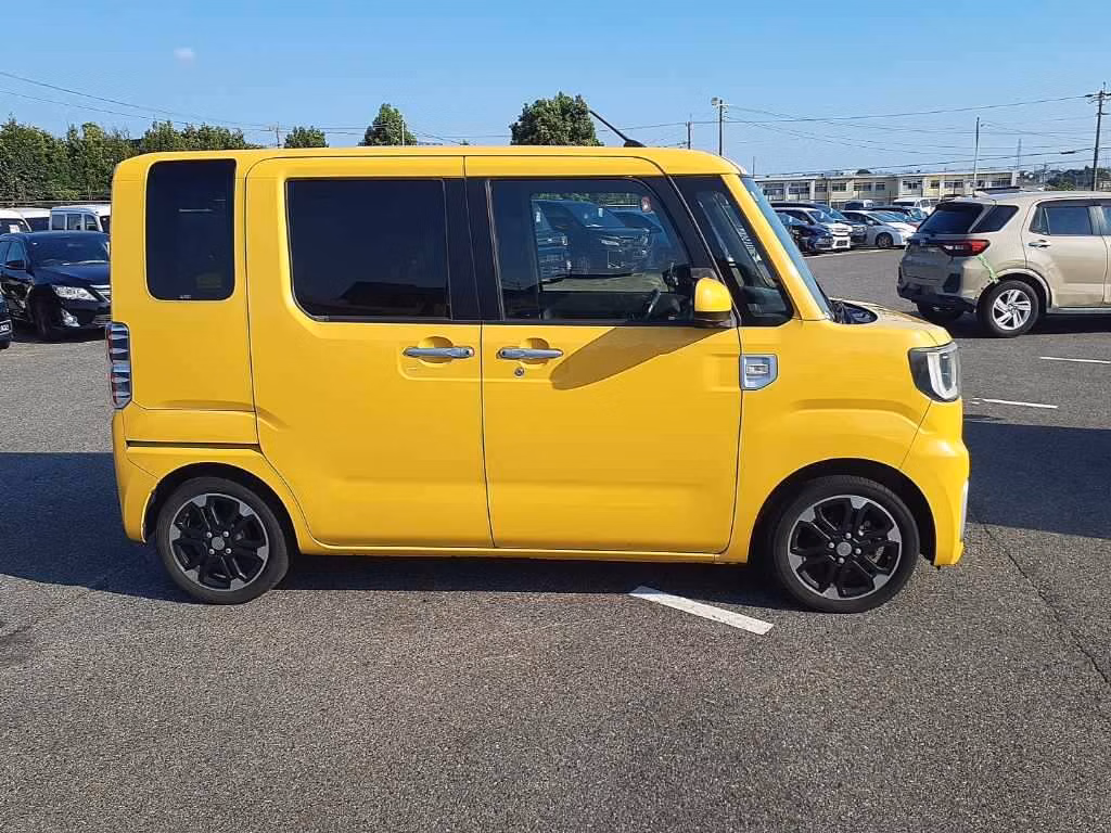 DAIHATSU WAKE