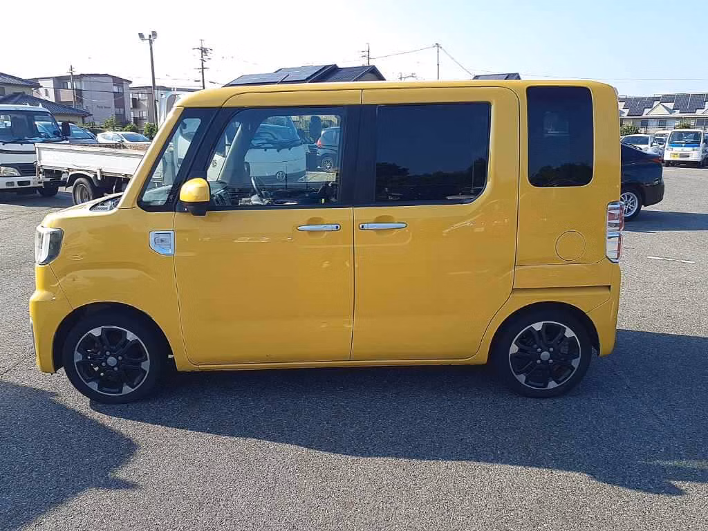 DAIHATSU WAKE