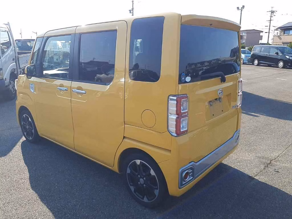 DAIHATSU WAKE