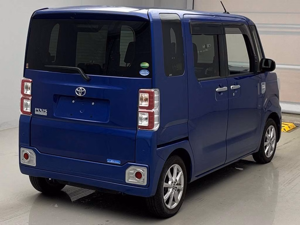 TOYOTA PIXIS MEGA