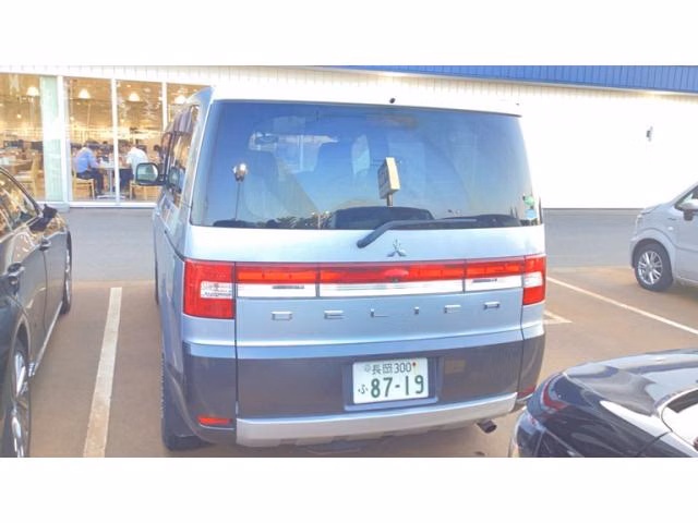 MITSUBISHI DELICA D:5
