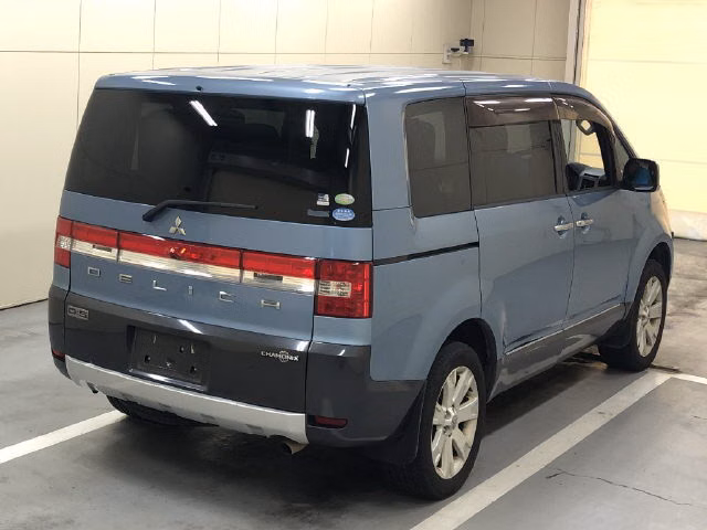 MITSUBISHI DELICA D:5