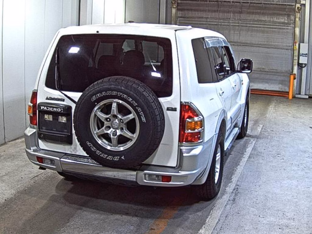 MITSUBISHI PAJERO