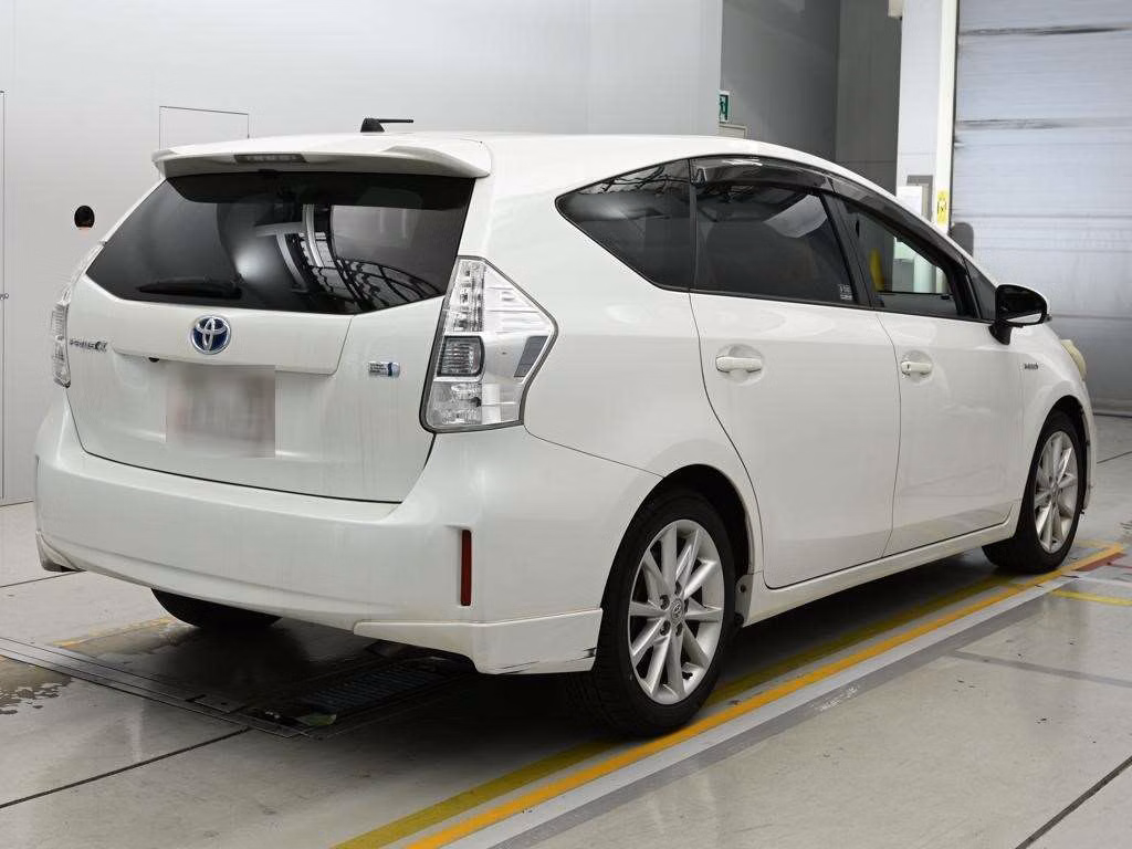 TOYOTA PRIUS ALPHA