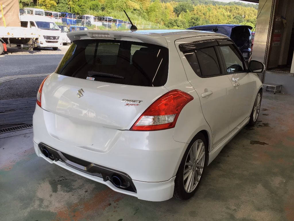 SUZUKI SWIFT