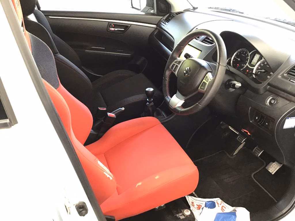 SUZUKI SWIFT