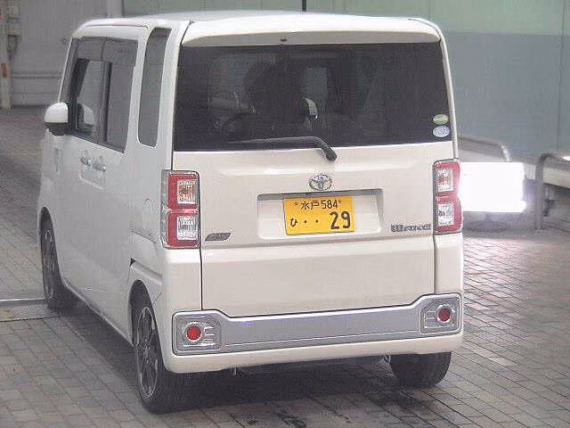 DAIHATSU WAKE