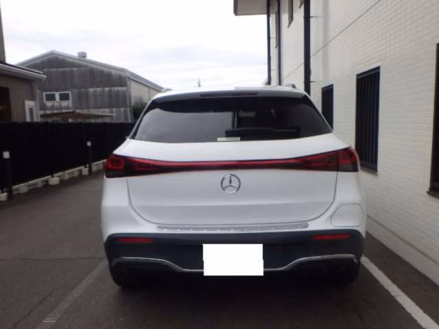 MERCEDES-BENZ EQA