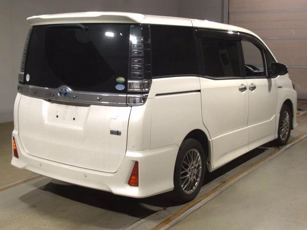 TOYOTA VOXY