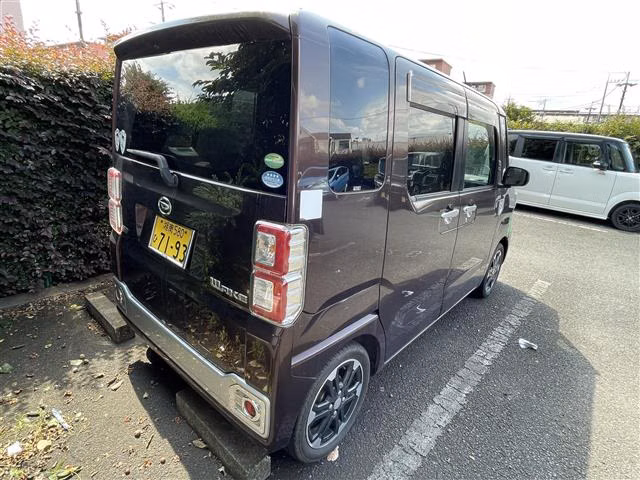 DAIHATSU WAKE