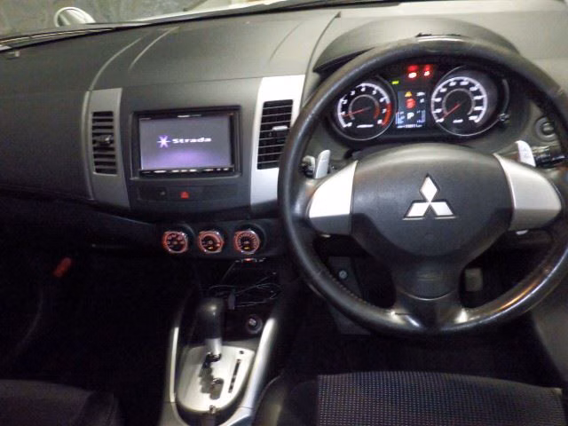 MITSUBISHI OUTLANDER