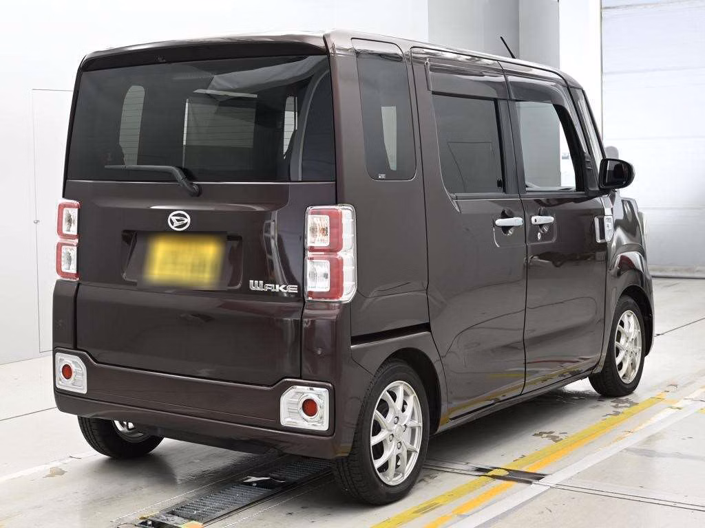 DAIHATSU WAKE