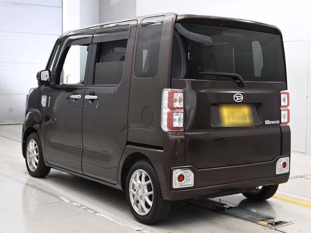 DAIHATSU WAKE
