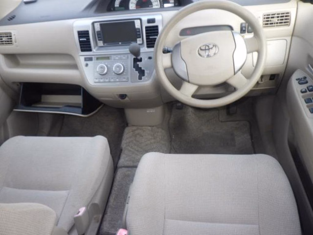 TOYOTA RAUM