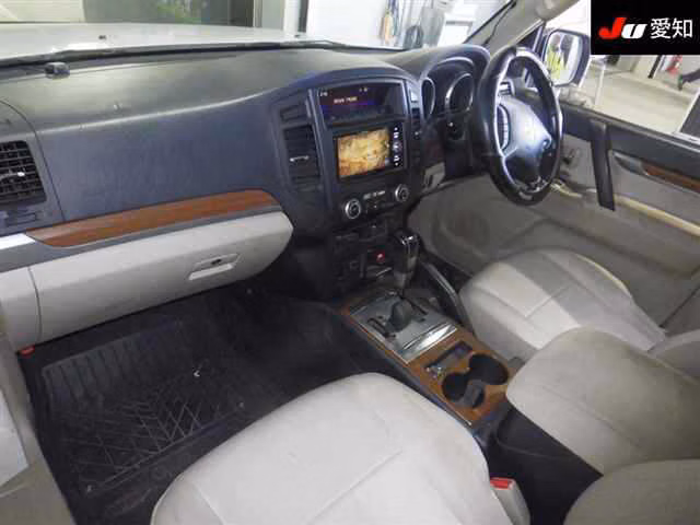 MITSUBISHI PAJERO