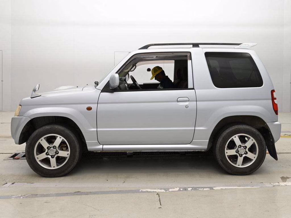 MITSUBISHI PAJERO MINI