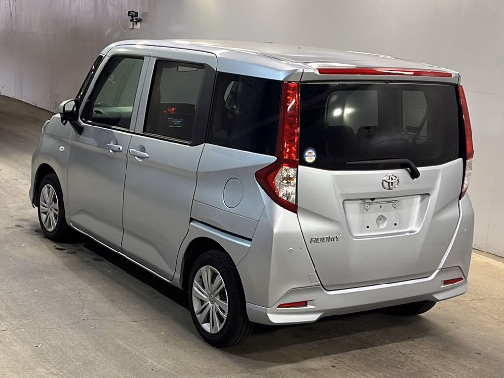 TOYOTA ROOMY