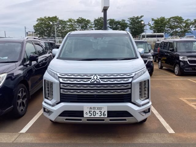 MITSUBISHI DELICA D:5