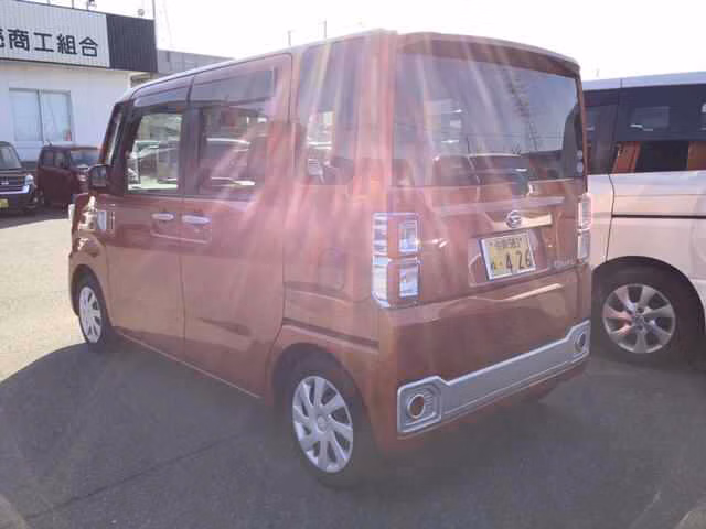 DAIHATSU WAKE