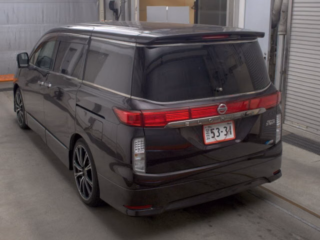 NISSAN ELGRAND