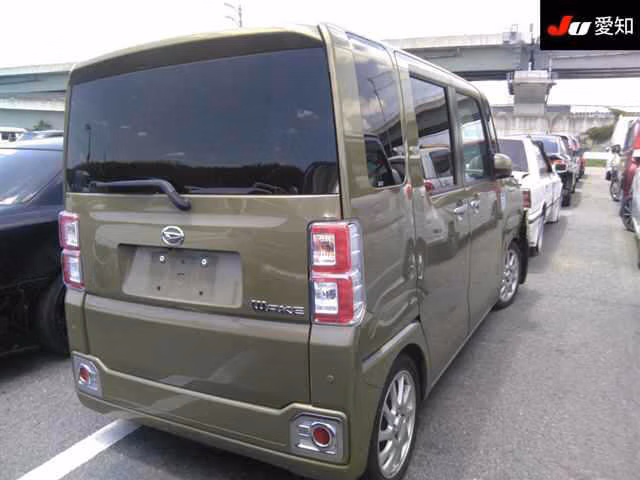 DAIHATSU WAKE