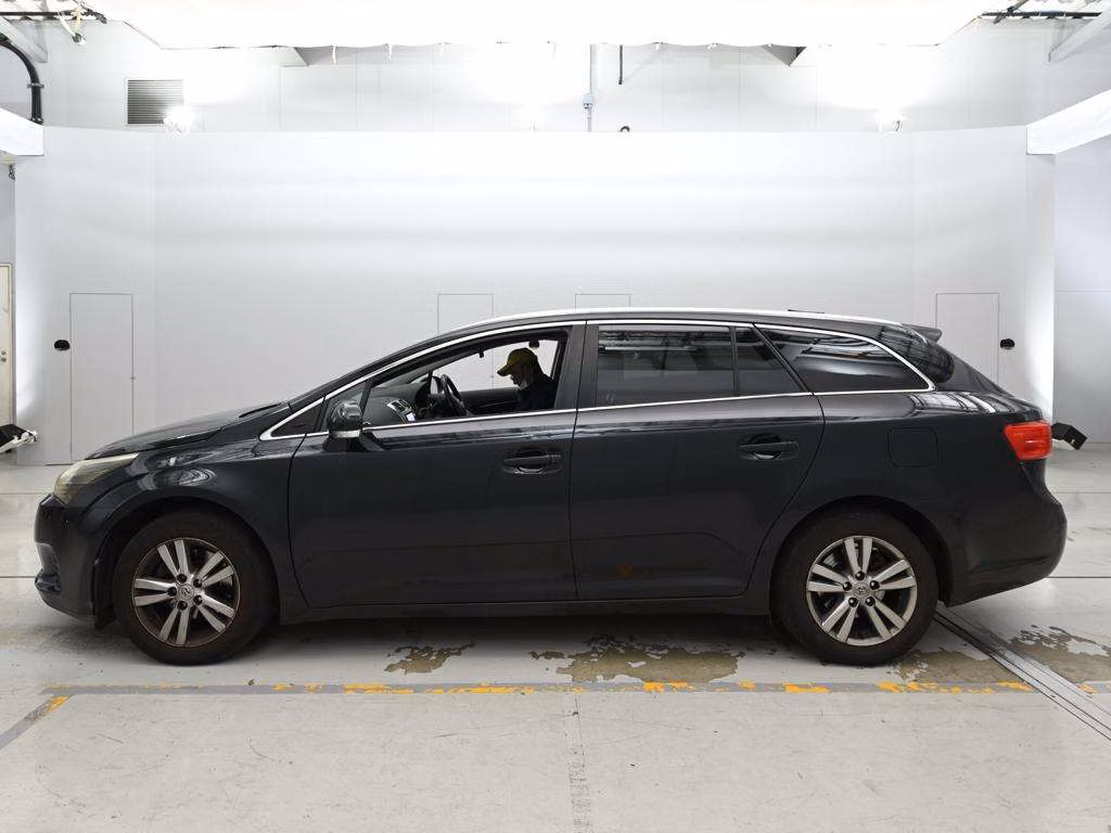 TOYOTA AVENSIS