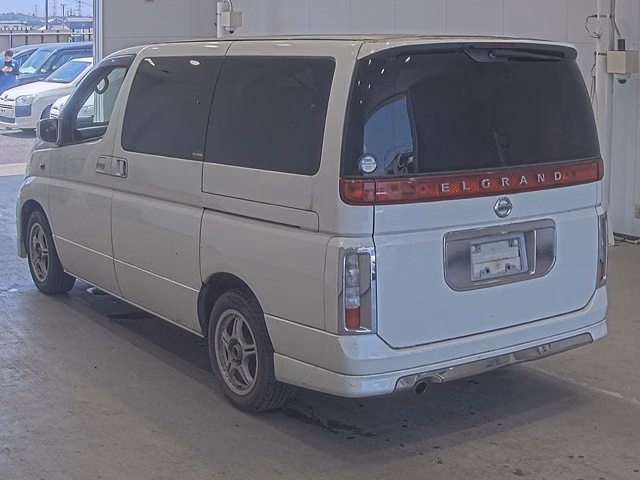 NISSAN ELGRAND