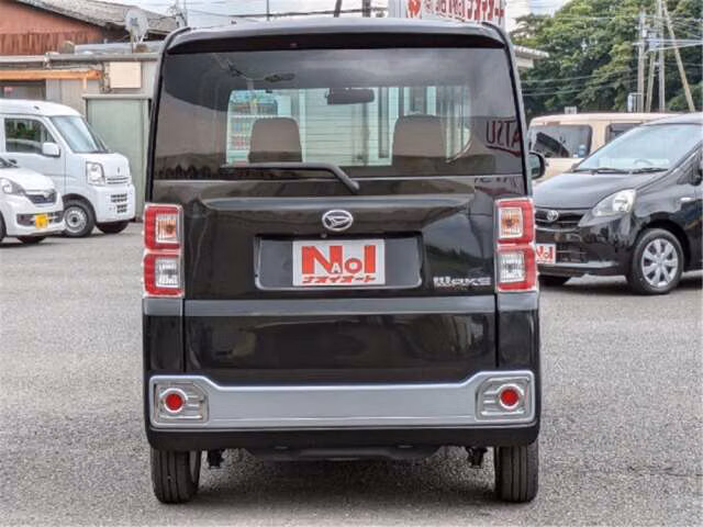 DAIHATSU WAKE