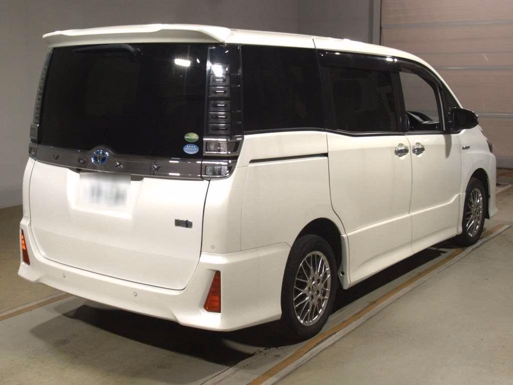 TOYOTA VOXY