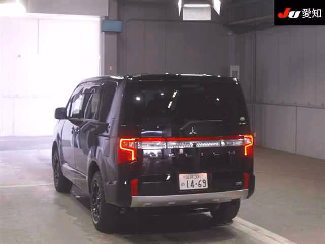 MITSUBISHI DELICA D:5