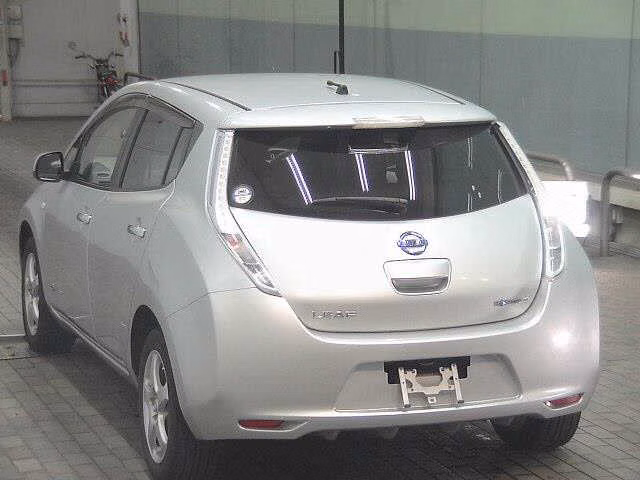 NISSAN LEAF
