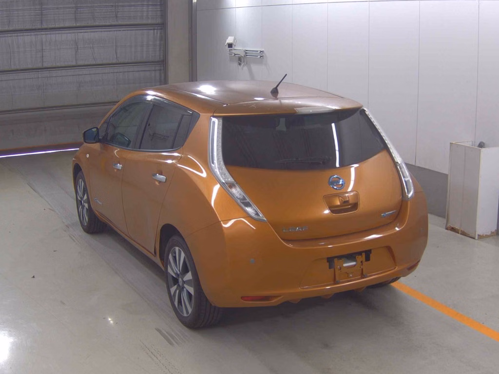 NISSAN LEAF