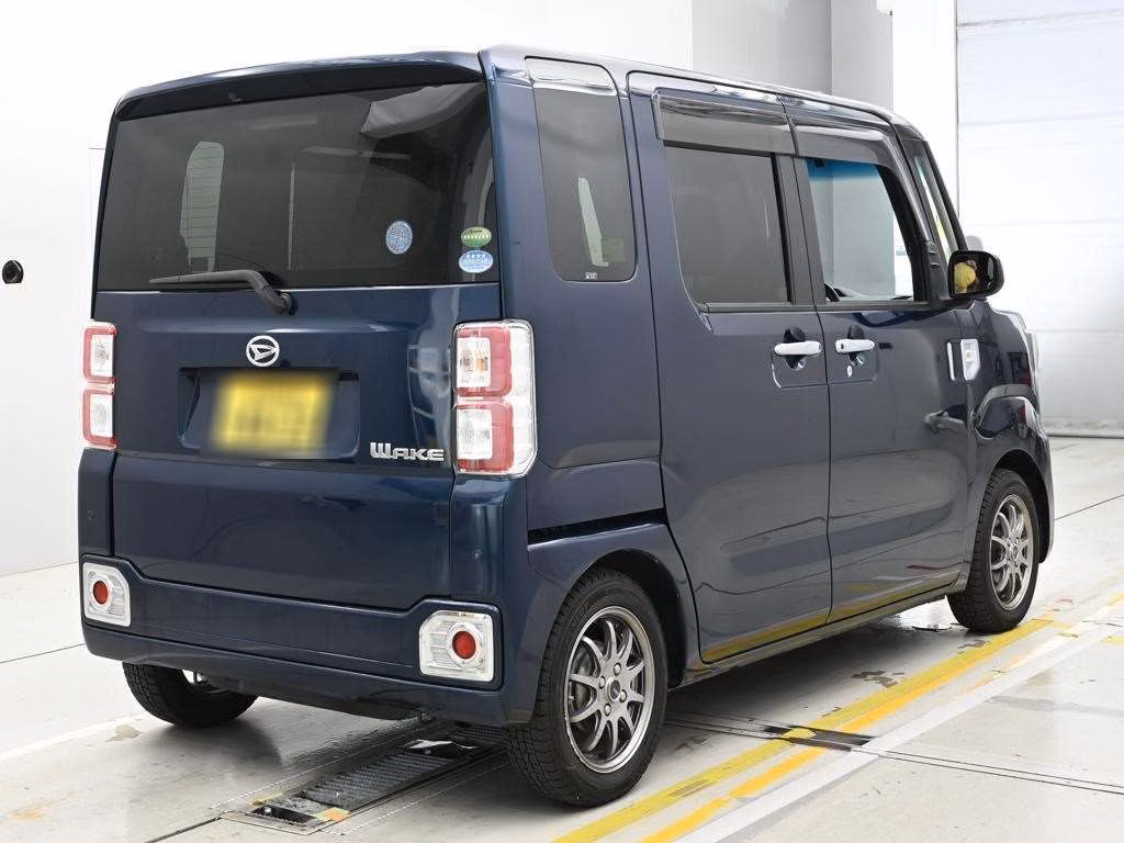 DAIHATSU WAKE