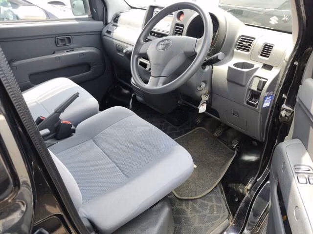 TOYOTA PIXIS VAN