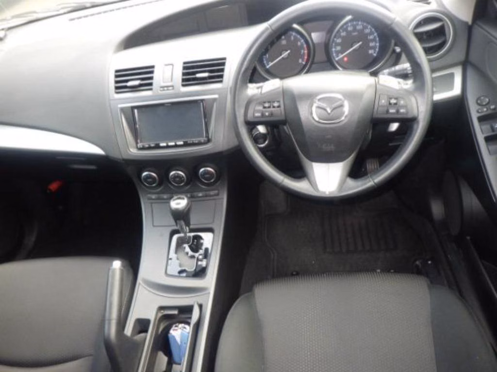 MAZDA AXELA