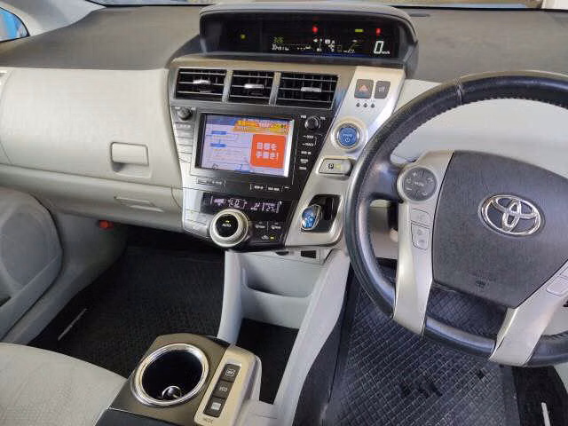TOYOTA PRIUS ALPHA