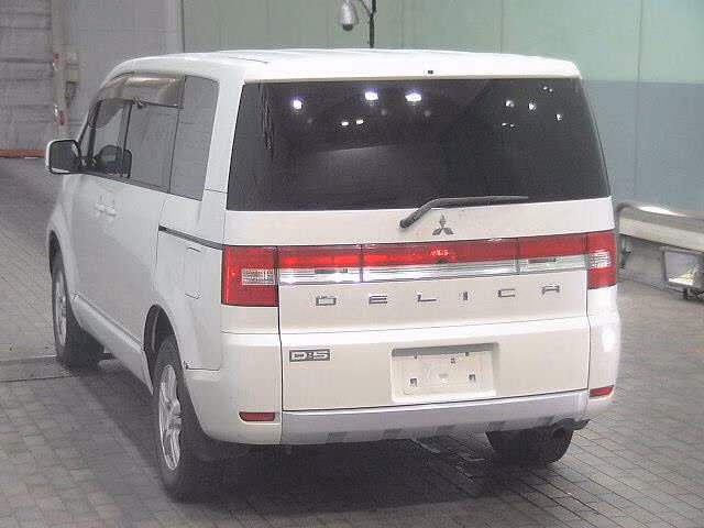 MITSUBISHI DELICA D:5