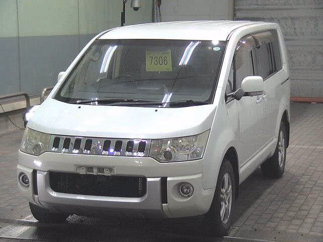 MITSUBISHI DELICA D:5