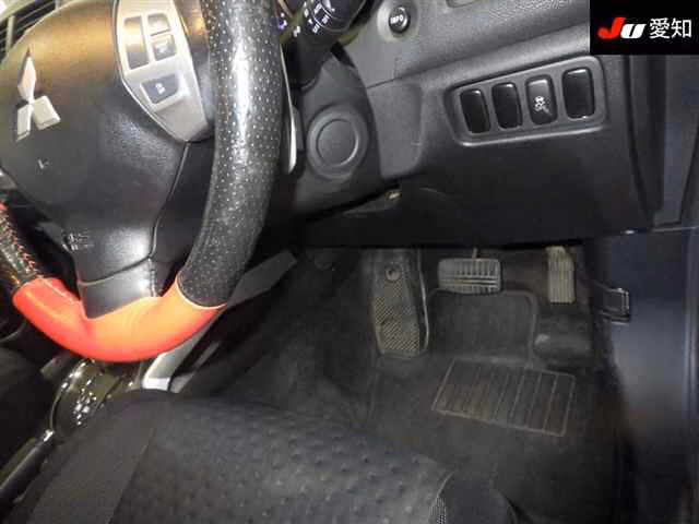 MITSUBISHI RVR