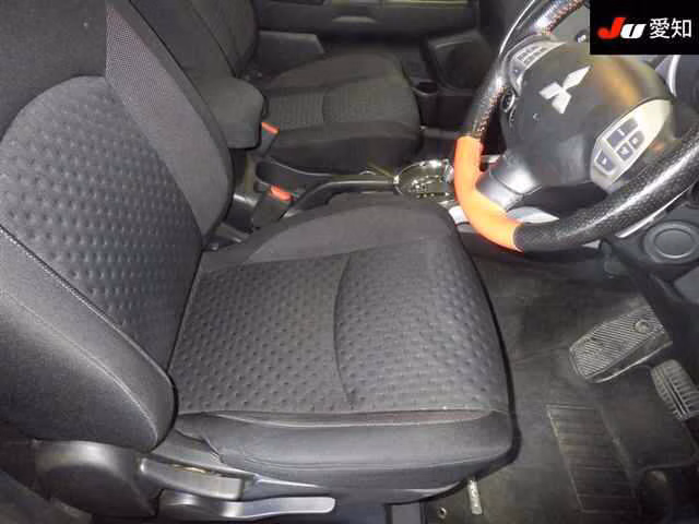 MITSUBISHI RVR