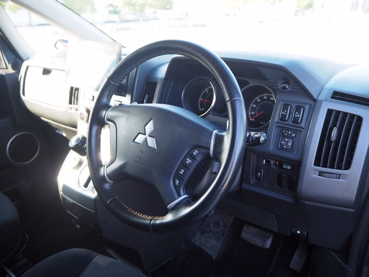 MITSUBISHI DELICA D:5